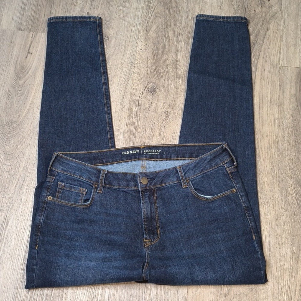 sac961👖Old Navy Mid Rise Rockstar Size 14 w/29” Inseam Demin Jeans - Picture 1 of 8